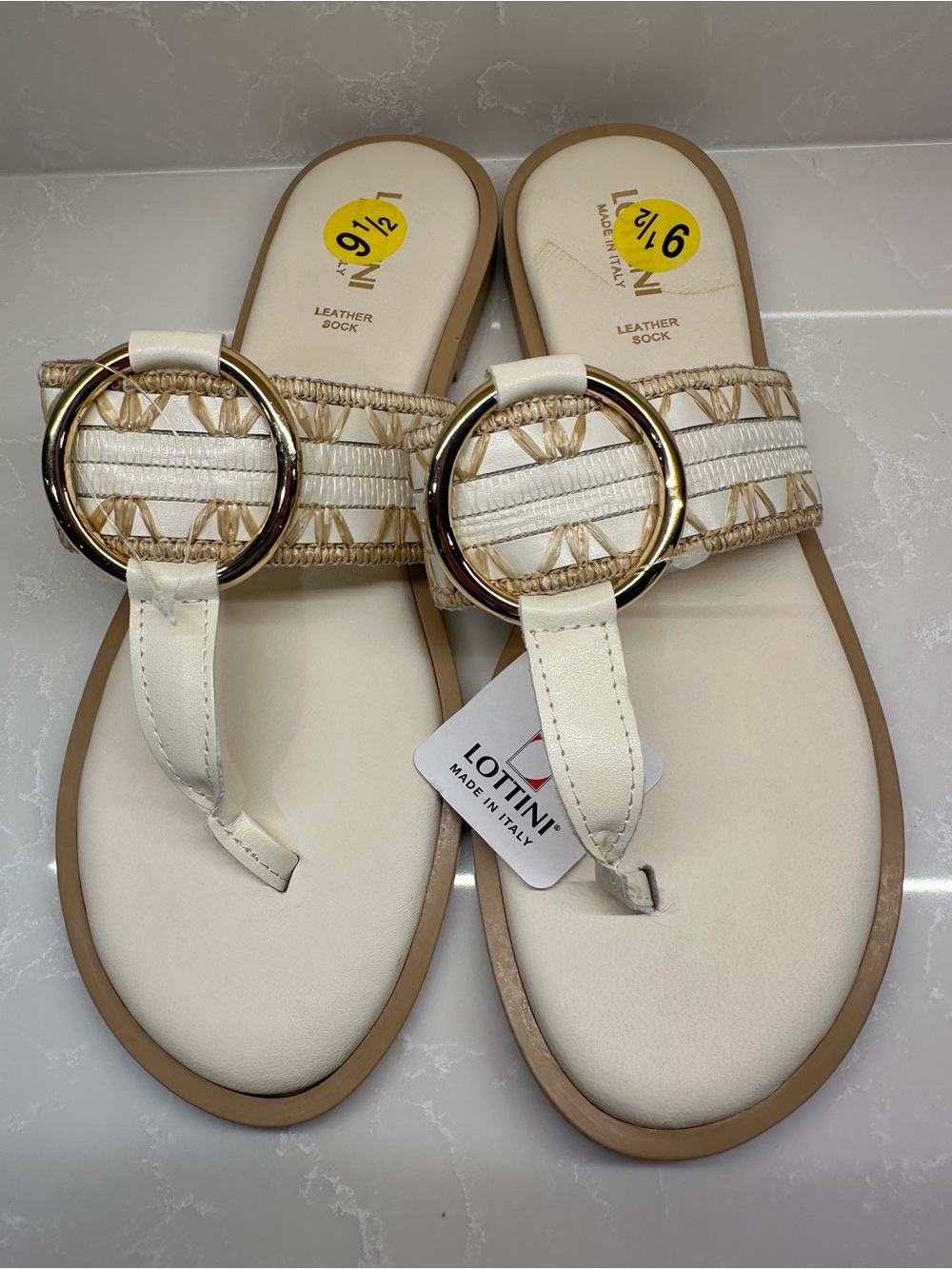 NWT || Lottini White Leather Ring-Detail Thong Sandals. Size: 9.5M Women’s